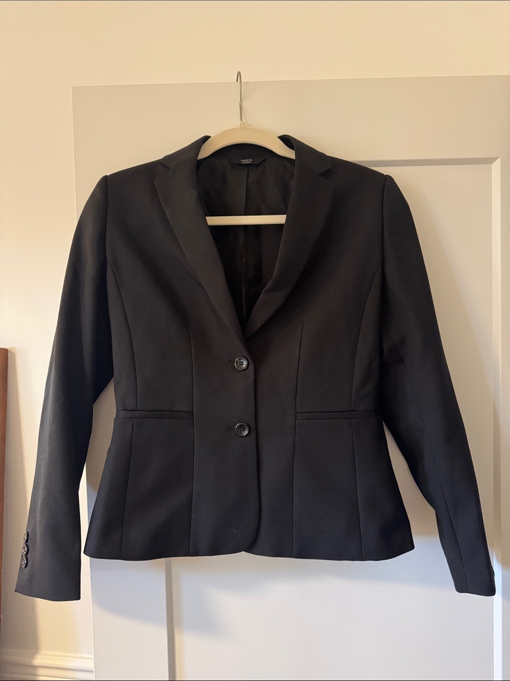Sleek Black Women's Tailored Blazer Jacket
